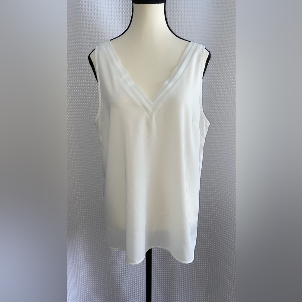 Dynamite white V Neckline flowy Tank Top size Large